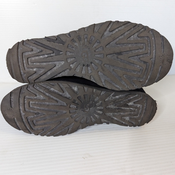 UGG Black hidden wedge women's size 9 bootie boot - Picture 7 of 8